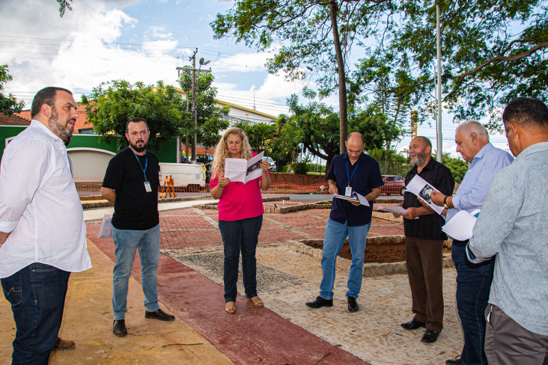 Praça da Av. Maria Buzolin é vistoriada pela Comissão de Obras da Câmara