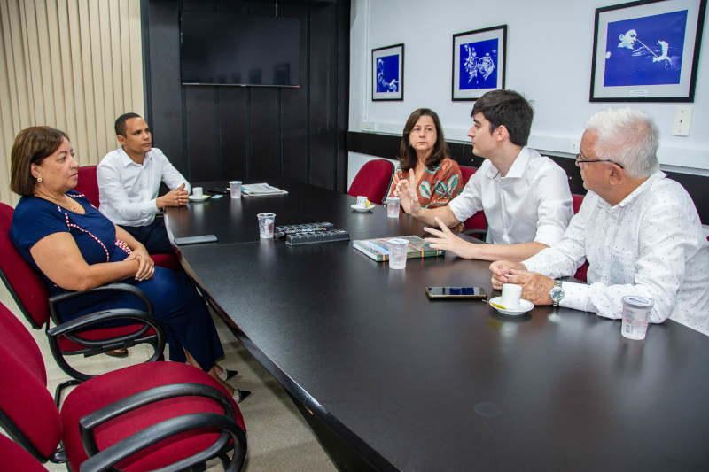 Atlas Temático é apresentado a presidente da Câmara