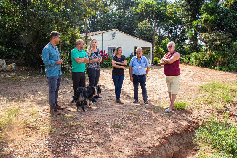 Comissão de Obras da Câmara vistoria estrada de servidão no bairro do Pinhal