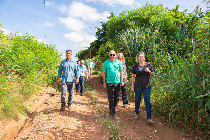 Comissão de Obras da Câmara vistoria estrada de servidão no bairro do Pinhal