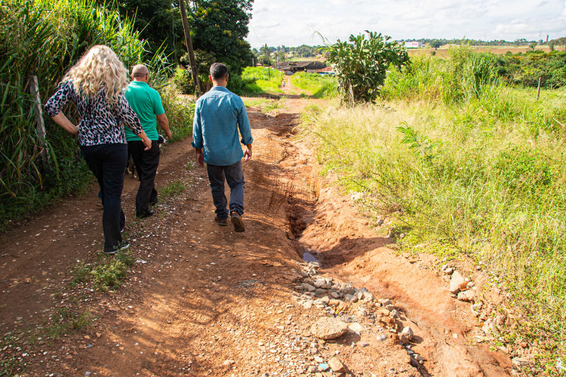 Comissão de Obras da Câmara vistoria estrada de servidão no bairro do Pinhal