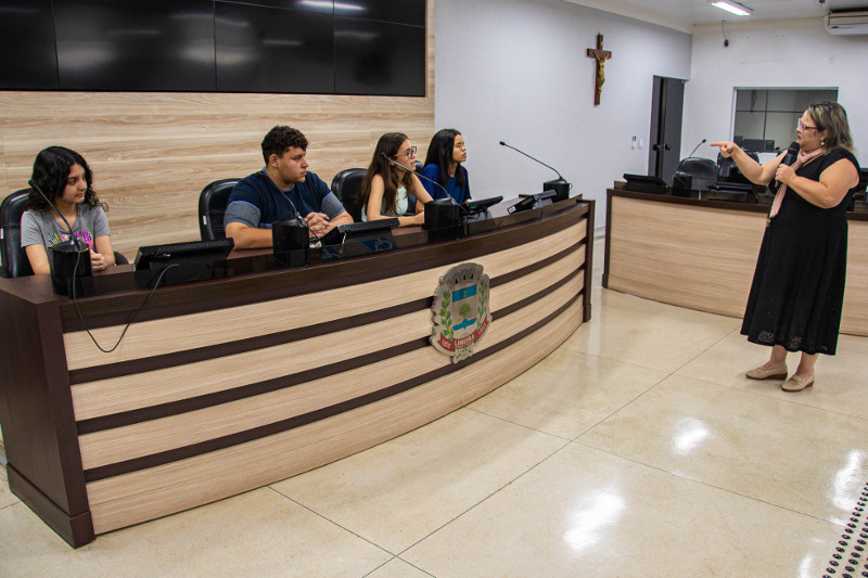 Câmara de Limeira recebe alunos do Senac para primeira visita guiada do ano