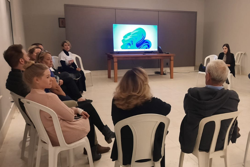 Tatiane Lopes realiza palestra em condomínio sobre maus-tratos e tutela responsável