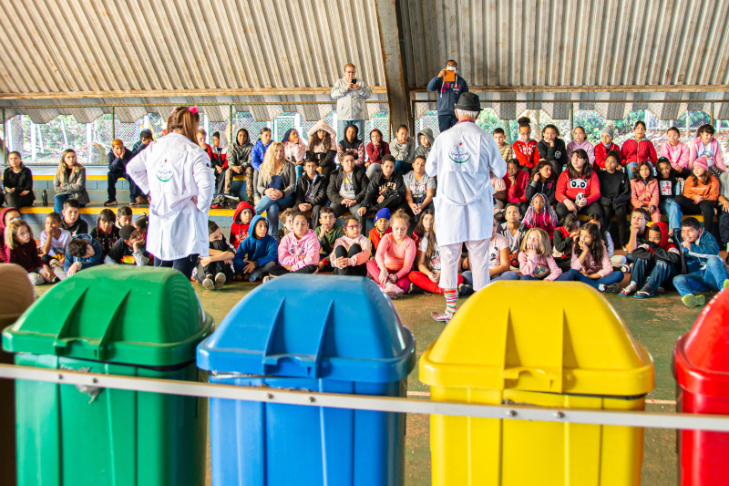 Câmara promove atividade lúdica para crianças sobre reciclagem e meio ambiente