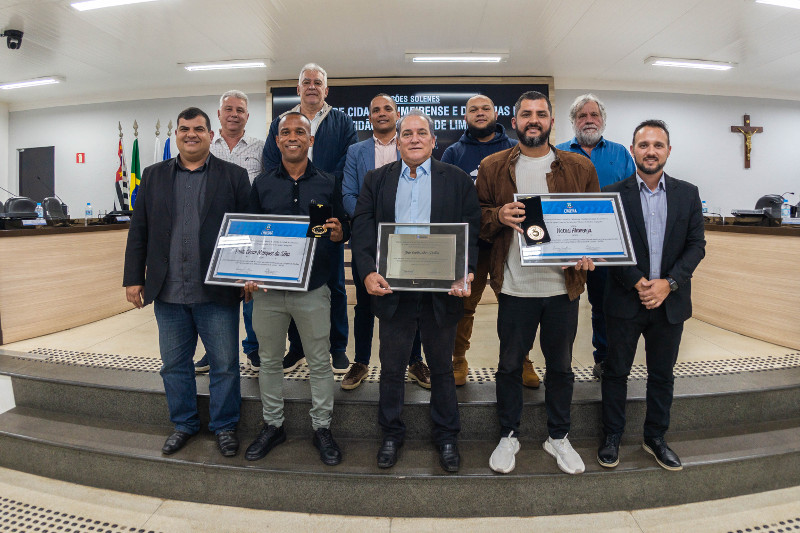 Câmara entrega Diplomas de Gratidão e Título de Cidadão em sessão solene  