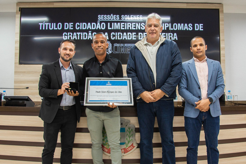 Câmara entrega Diplomas de Gratidão e Título de Cidadão em sessão solene