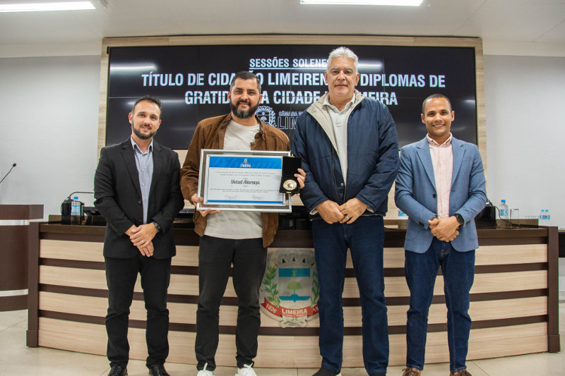 Câmara entrega Diplomas de Gratidão e Título de Cidadão em sessão solene