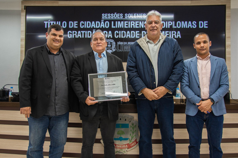 Câmara entrega Diplomas de Gratidão e Título de Cidadão em sessão solene