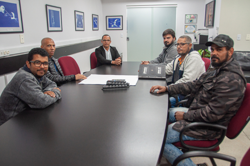 Presidente da Câmara de Limeira recebe membros da equipe Fora de Giro