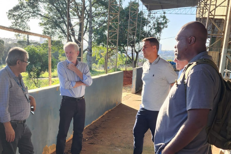 Elias Barbosa, Ju Negão e prefeito visitam Centro Comunitário do Cecap