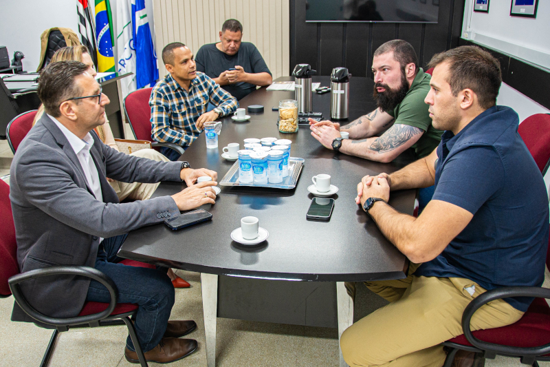 Presidente Everton Ferreira recebe visita do deputado Delegado Paulo Bilynskyj