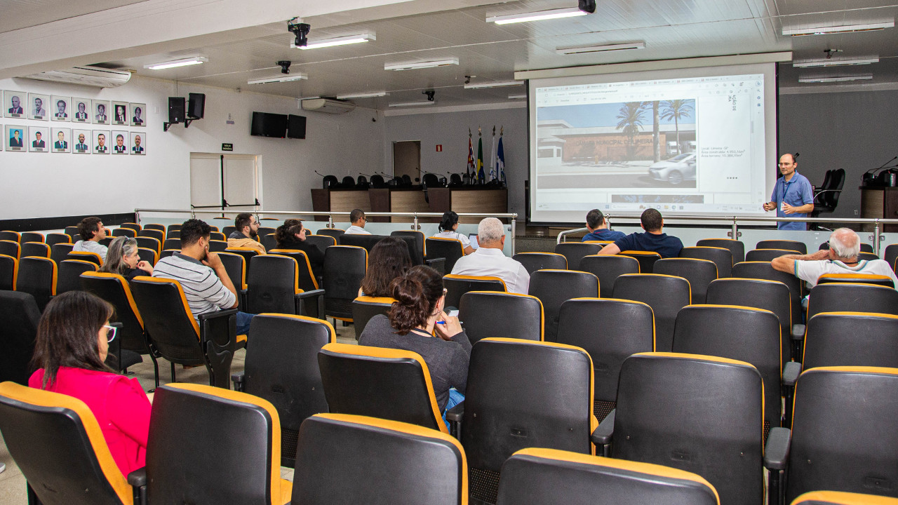 Servidores conhecem pré-projeto de reforma do prédio da Câmara de Limeira