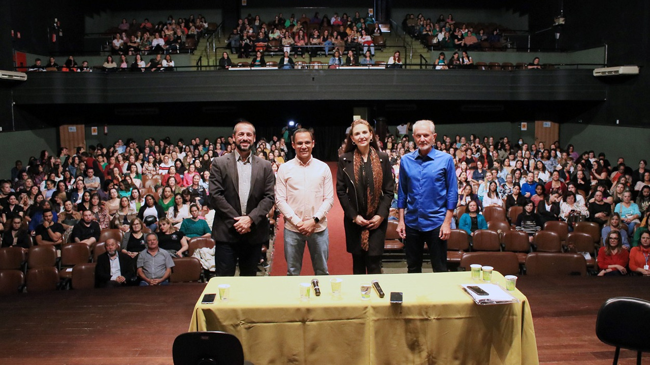 Presidente acompanha Encontro Municipal de Educação Continuada