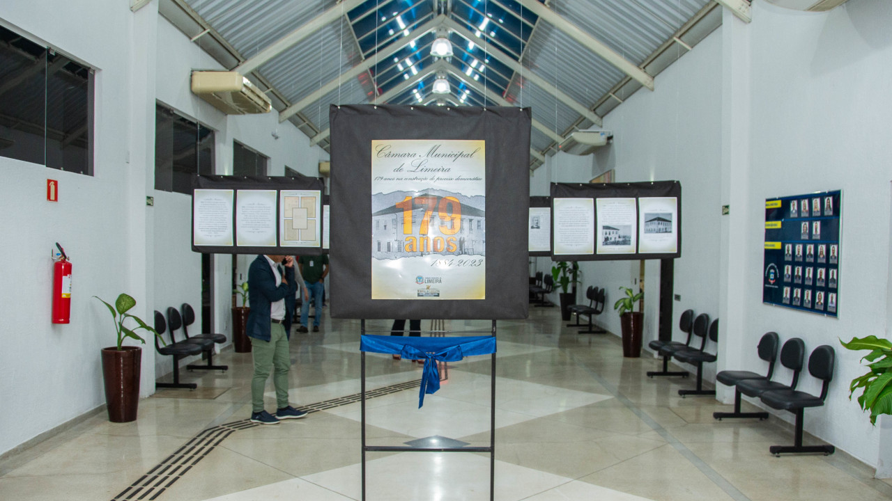 Câmara Municipal realiza exposição em comemoração aos 179 anos de história