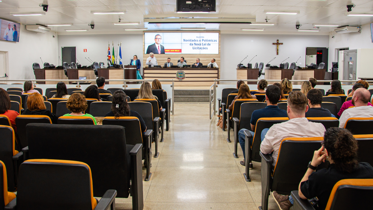 Parceria entre Câmara, OAB e OSB promove palestra sobre nova Lei de Licitações