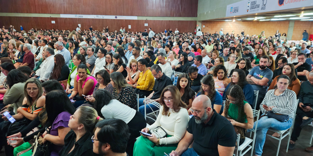 Câmara comemora dez anos de Escola Legislativa com palestra de Leandro Karnal