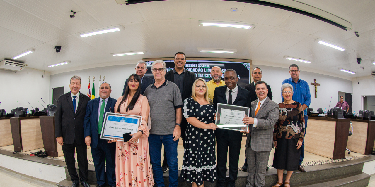 Câmara entrega diploma para professora Simone de Cássia