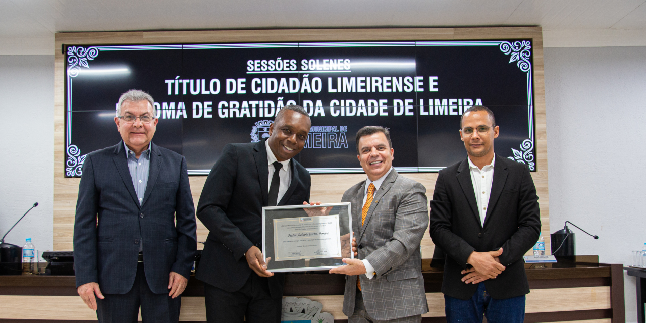 Câmara entrega diploma para professora Simone de Cássia