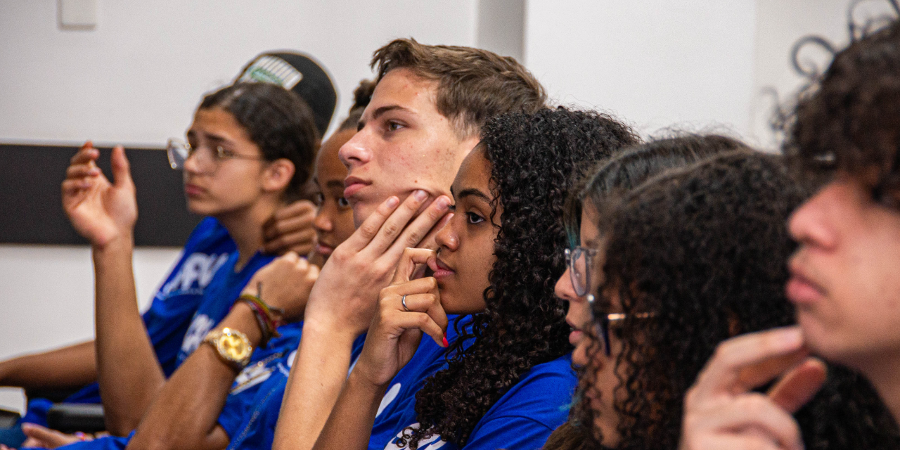 Câmara recebe alunos do SENAC para visita guiada