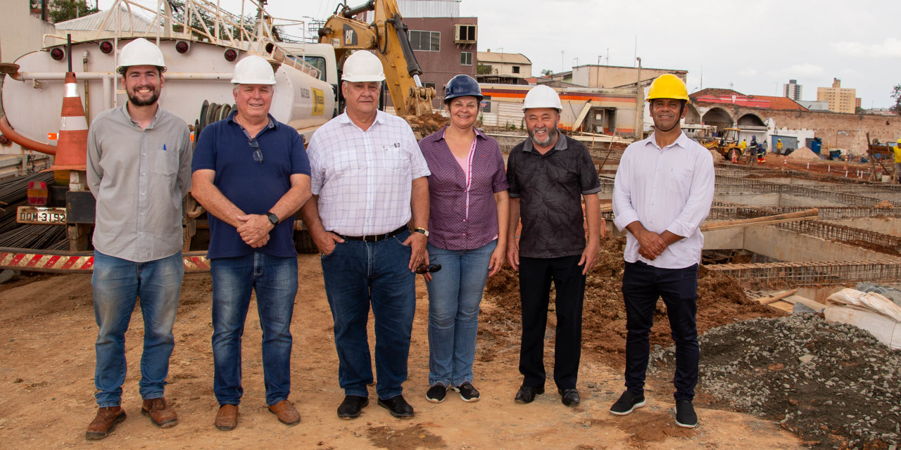 Comissão de Obras vistoria andamento das obras do Mercado Modelo