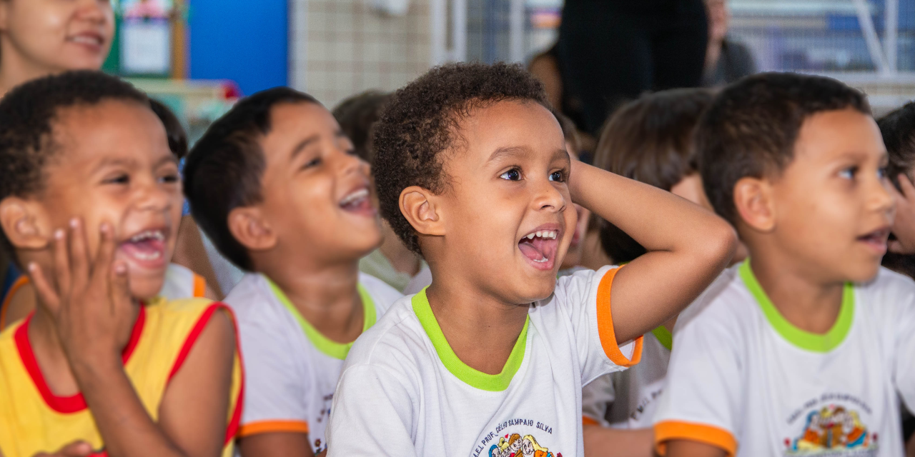 Escola Legislativa realiza atividade para 100 alunos sobre descarte seletivo