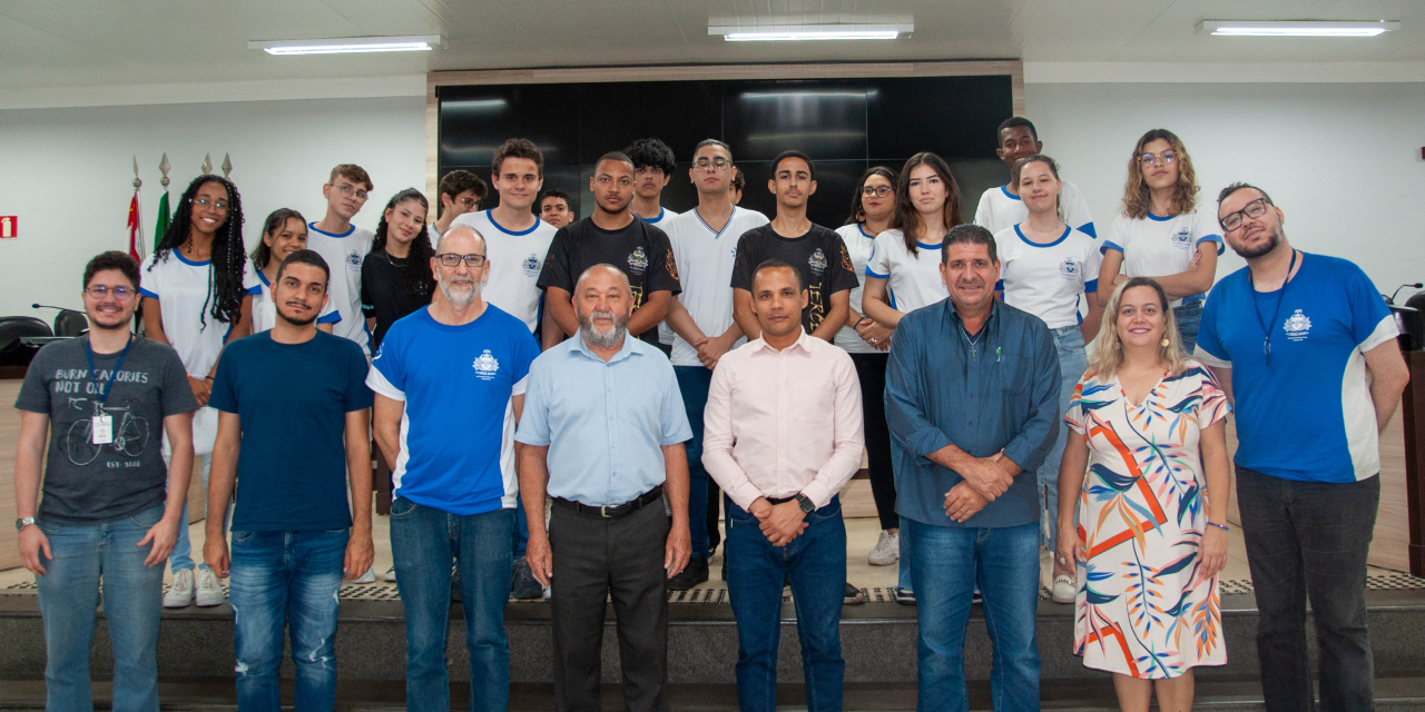 Visita guiada: Câmara recebe alunos da Escola Estadual Maria Inocêncio de Lima