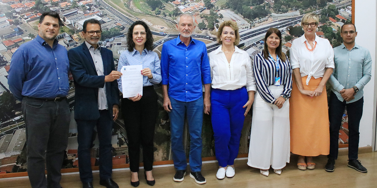 Presidente da Câmara participa de assinatura de termo de cooperação para projetos de habitação