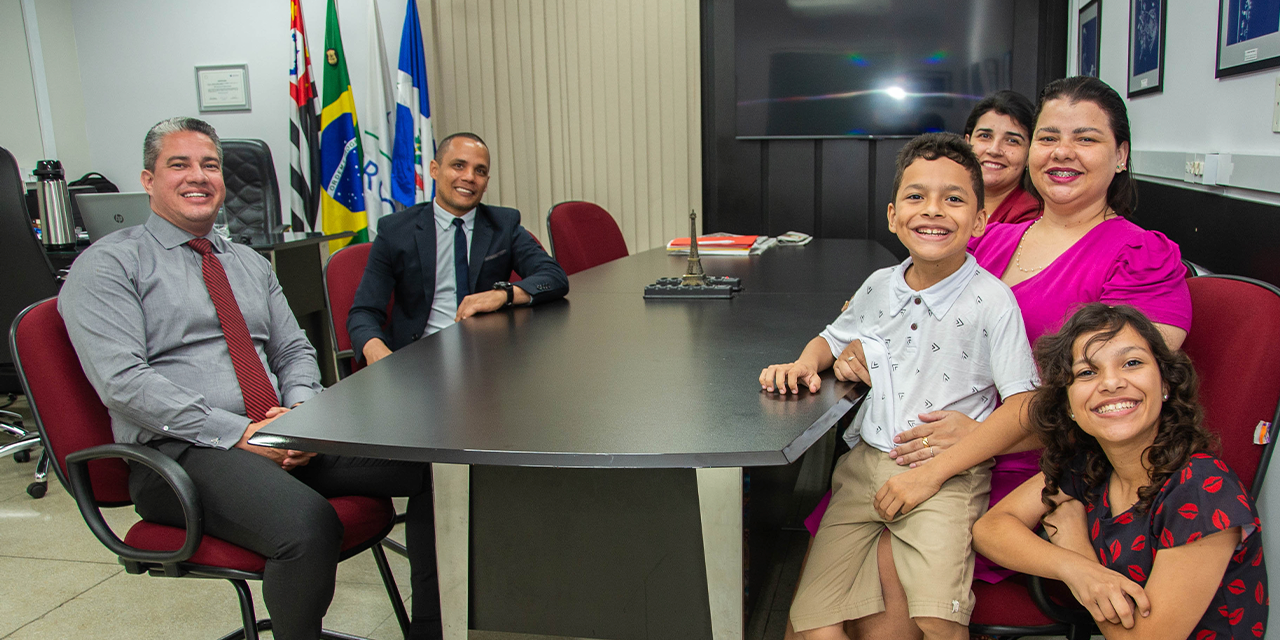 Vereador Anderson Pereira apresenta conselheiras tutelares eleitas ao presidente da Câmara