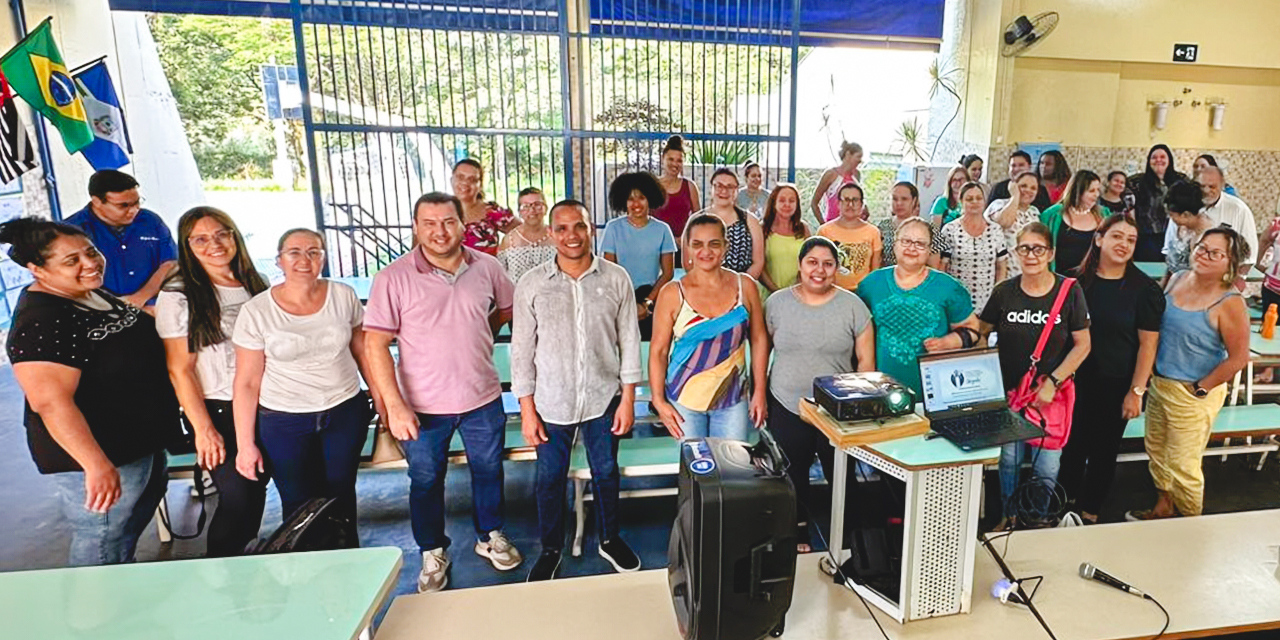 Everton Ferreira realiza palestra em escola municipal no bairro do Tatu