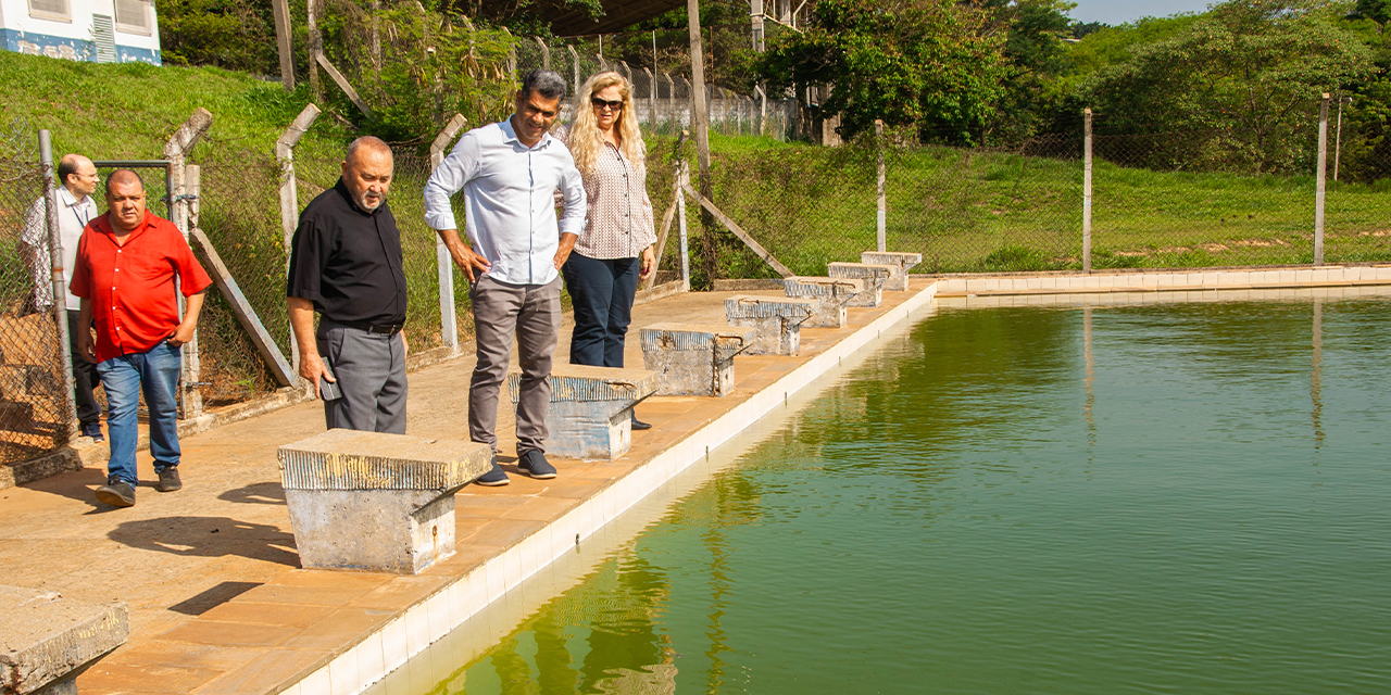 Piscina está com água sem tratamento e a bomba quebrou há cerca de 20 dias