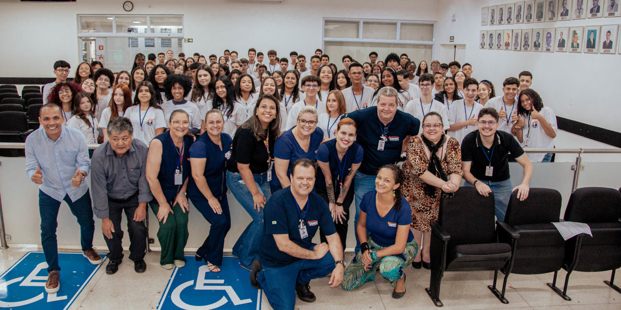 Em visita guiada, estudantes do CAMPL conhecem o Legislativo