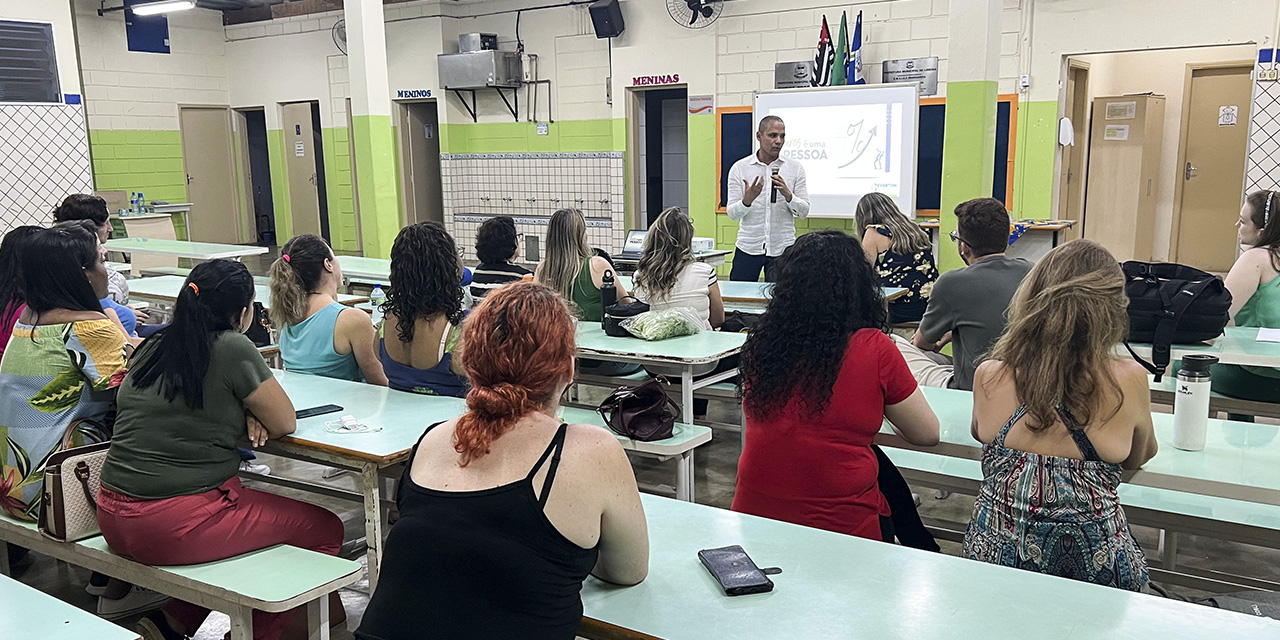 Três escolas municipais recebem Everton Ferreira para palestras sobre educação financeira