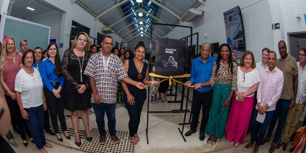 Abertura da exposição em referência à Consciência Negra é realizada na Câmara