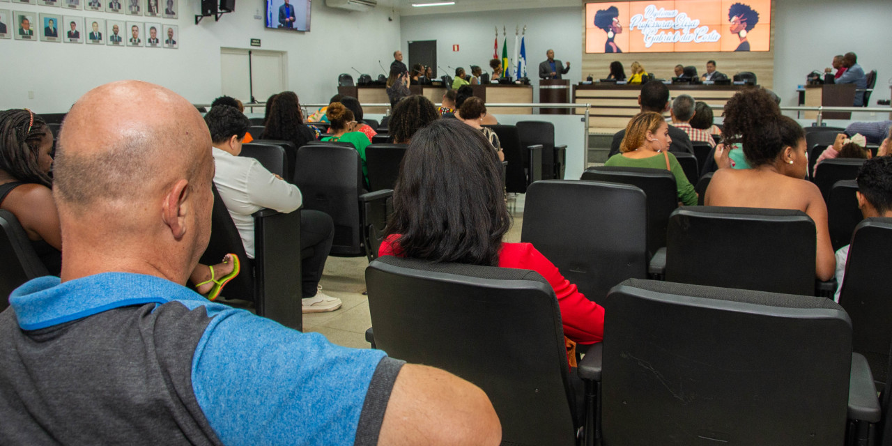 Sessão solene homenageia cinco personalidades com Diploma Professora Eliza Gabriel da Costa