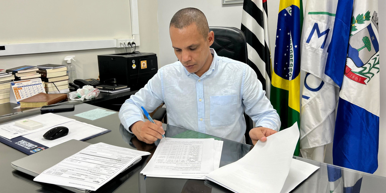 Presidente da Câmara assina contrato de telefonia que gerará economia superior a R$740 mil