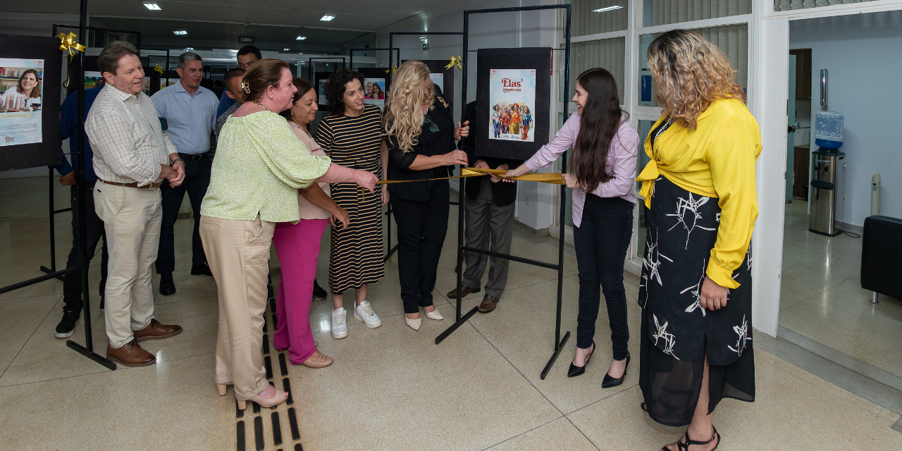 Exposição em referência ao Dia Internacional da Mulher é aberta na Câmara