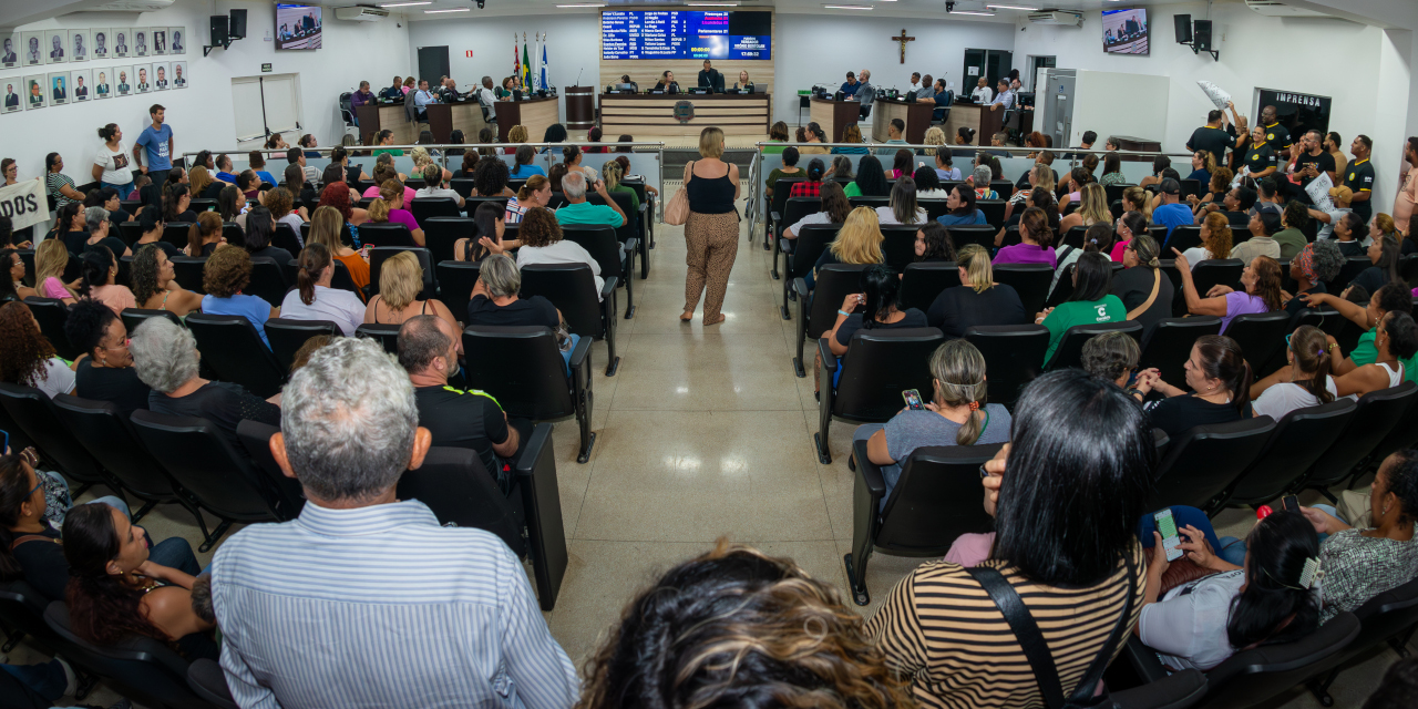 Câmara Municipal, com todos os 21 vereadores, intervém na greve e ajuda a resolver paralisação