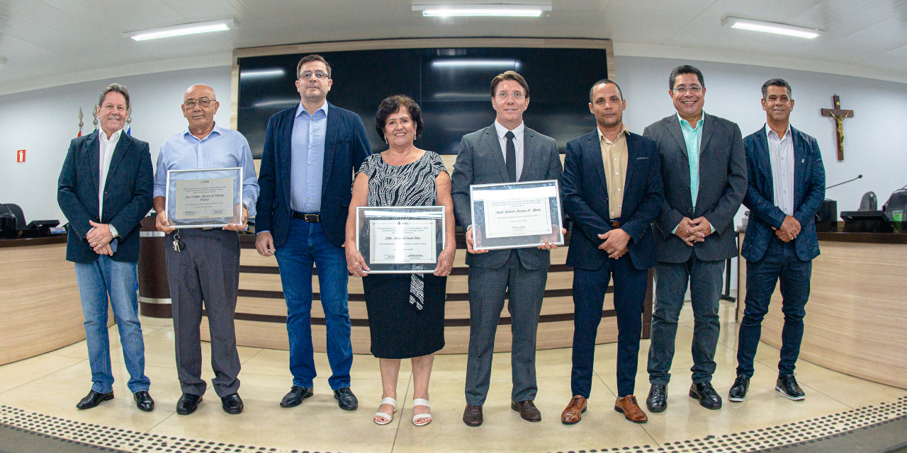 Paulo Roberto de Morais, José Valderi de Oliveira e Zélia Maria da Costa são homenageados na Câmara