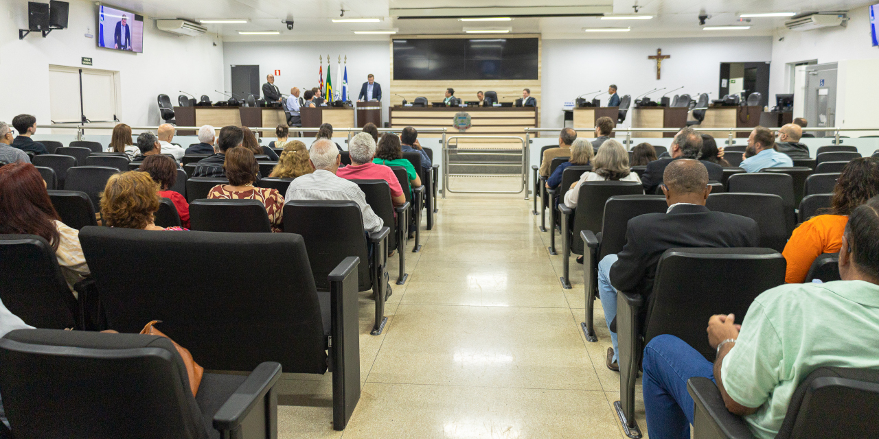 Paulo Roberto de Morais, José Valderi de Oliveira e Zélia Maria da Costa são homenageados na Câmara