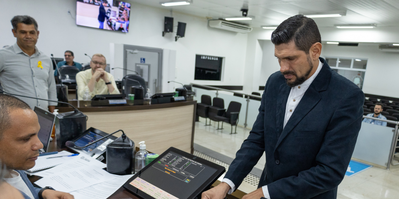 Vereador Ju Negão pede licença de 30 dias, Mário do Estacionamento assume cadeira