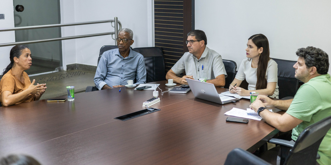 Secretário presta esclarecimentos à Comissão de Meio Ambiente sobre respostas a munícipes