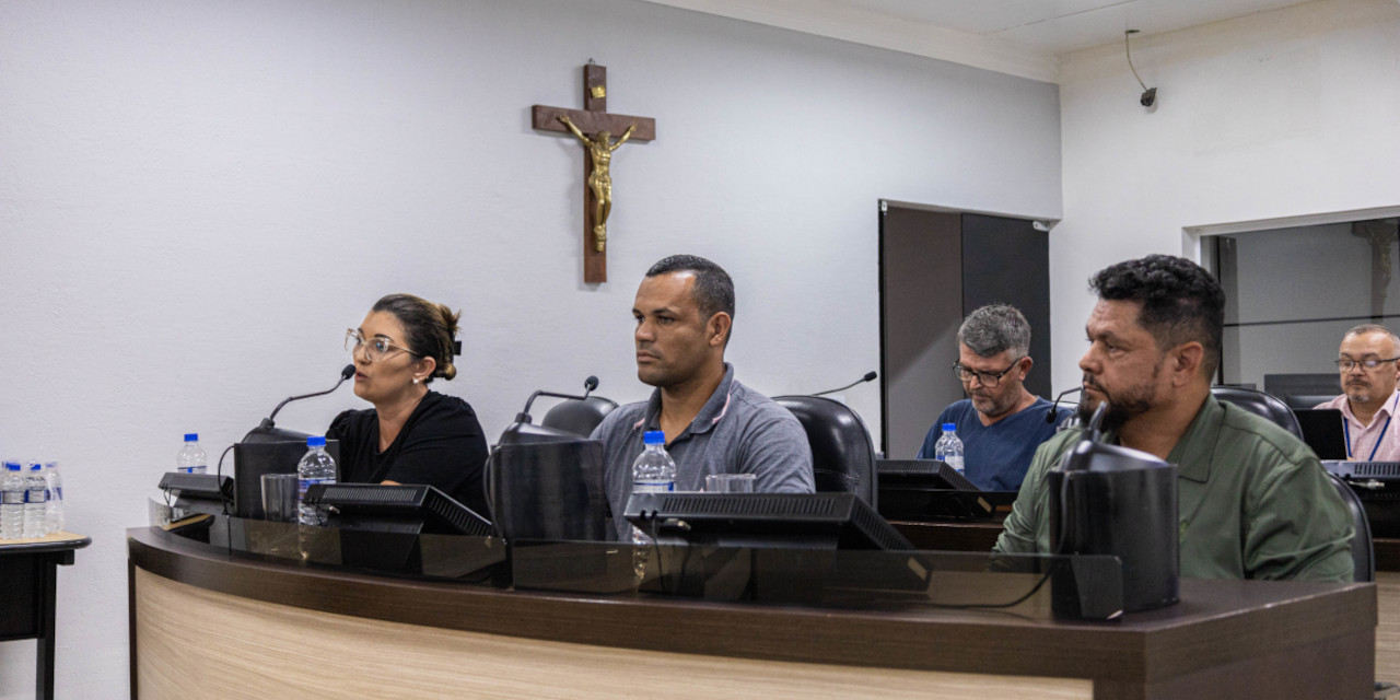 Líderes e representantes de bairros afetados estiveram presentes