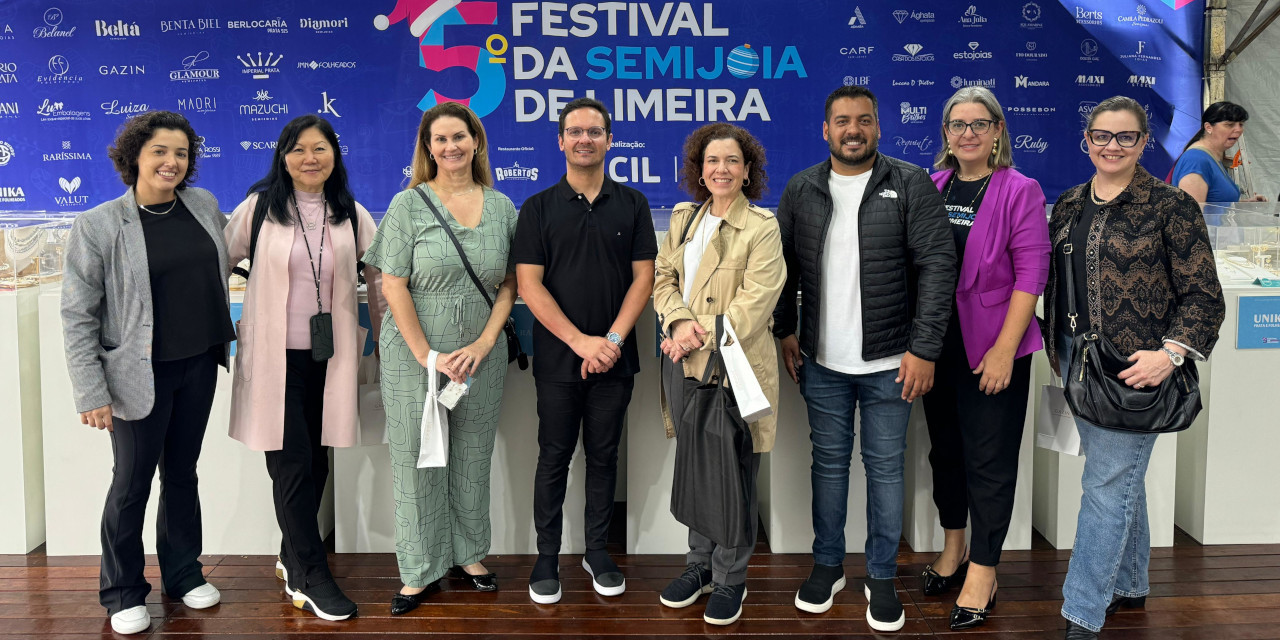 Diretoria de agência nacional de exportações visita o Festival da Semijoia e empresas do setor