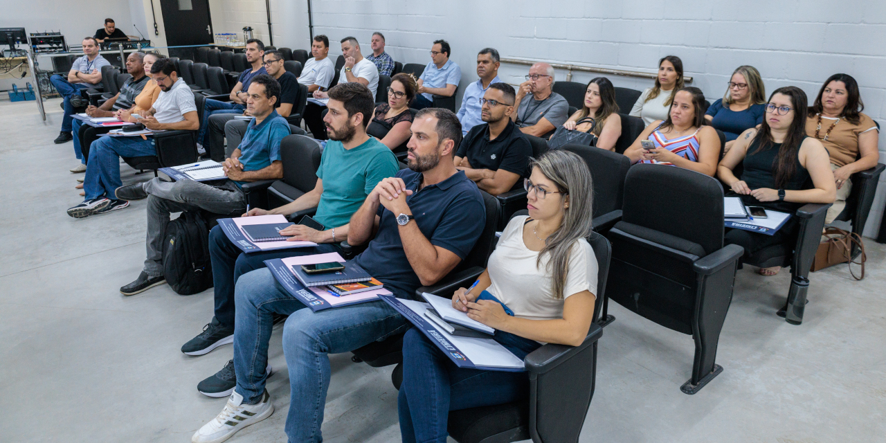 Vereadores e assessores participam de curso preparatório para nova legislatura