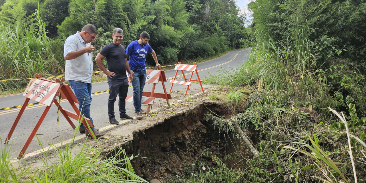 Comissão de Obras vistoria erosão no acostamento da via Santo Antônio